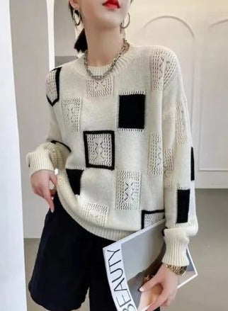 Amber geblokte oversized trui met ronde hals, vooraanzicht in lichte kleur