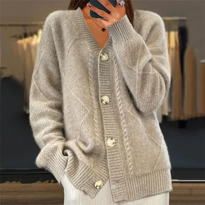 Charlotte gebreide V-hals cardigan detailweergave in beige