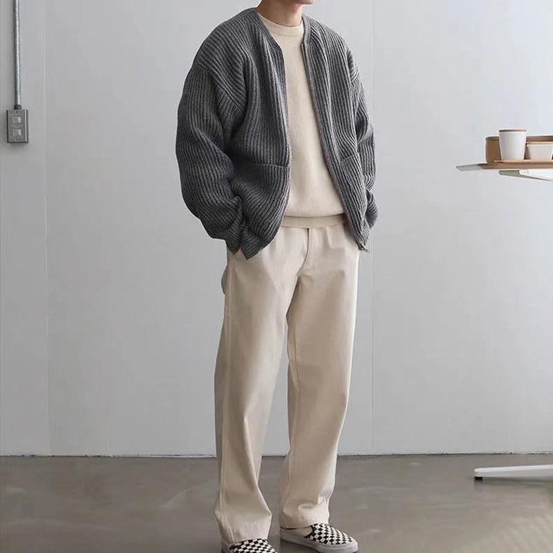 Daan grijze ribgebreide bomber vest, volledige outfit vooraanzicht