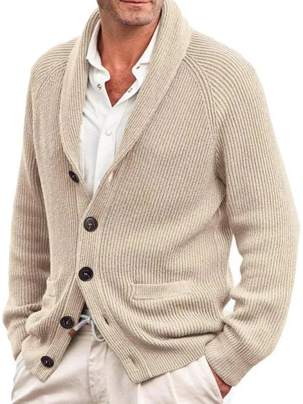 Daan beige sjaalkraag cardigan gedragen door model, vooraanzicht