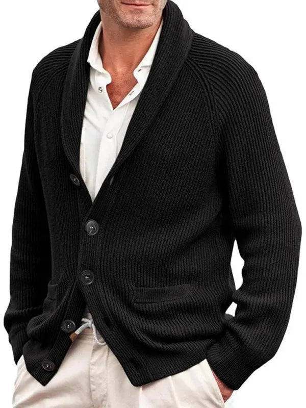 Daan zwarte sjaalkraag cardigan gedragen door model, close-up