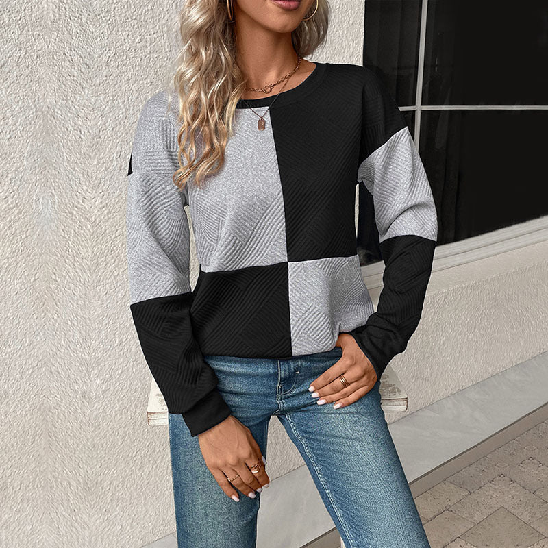 Danique geometrisch colorblock sweater in zwart en grijs, close-up vooraanzicht