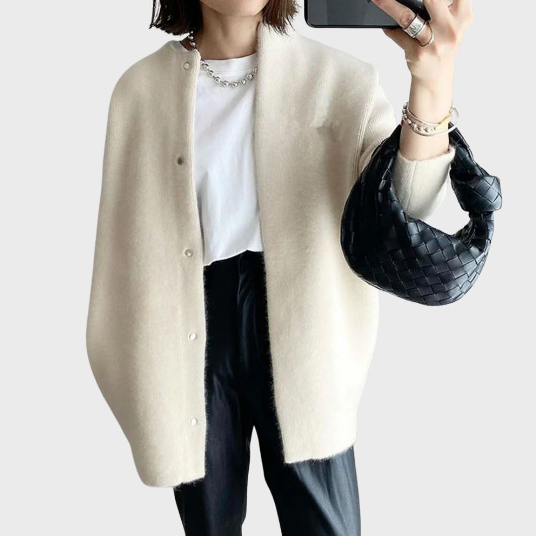 Danique oversized vest met knoopsluiting, wit, close-up detail