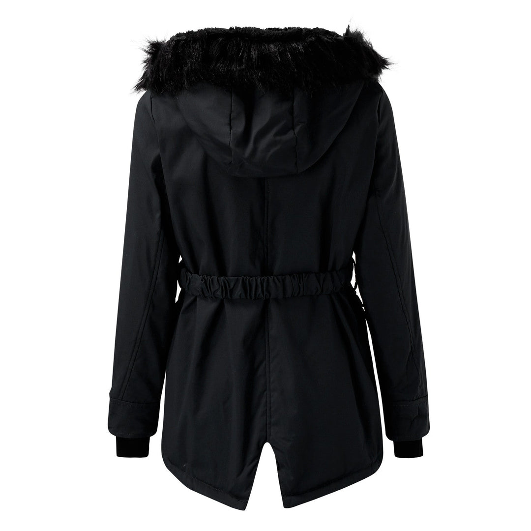 Femke zwarte winterparka met kunstbontcapuchon, achteraanzicht