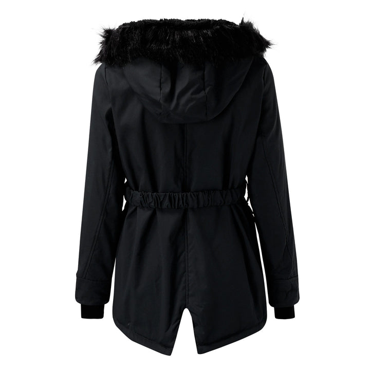 Femke zwarte winterparka met kunstbontcapuchon, achteraanzicht