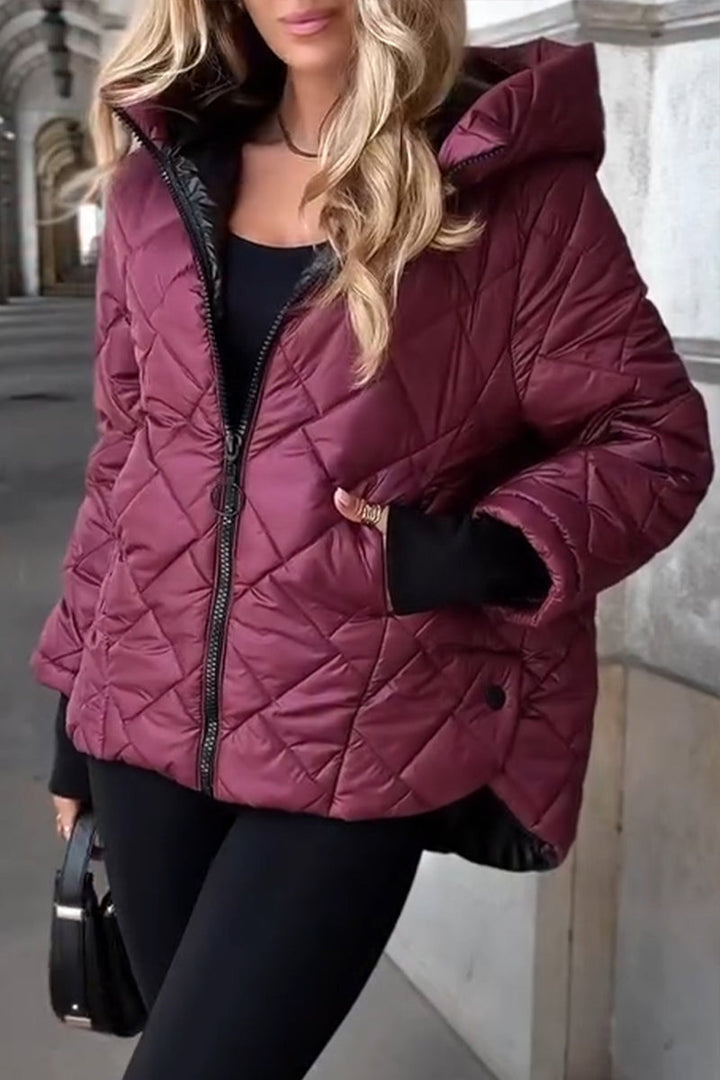 Femke bordeauxrode gewatteerde jas met capuchon, staand model