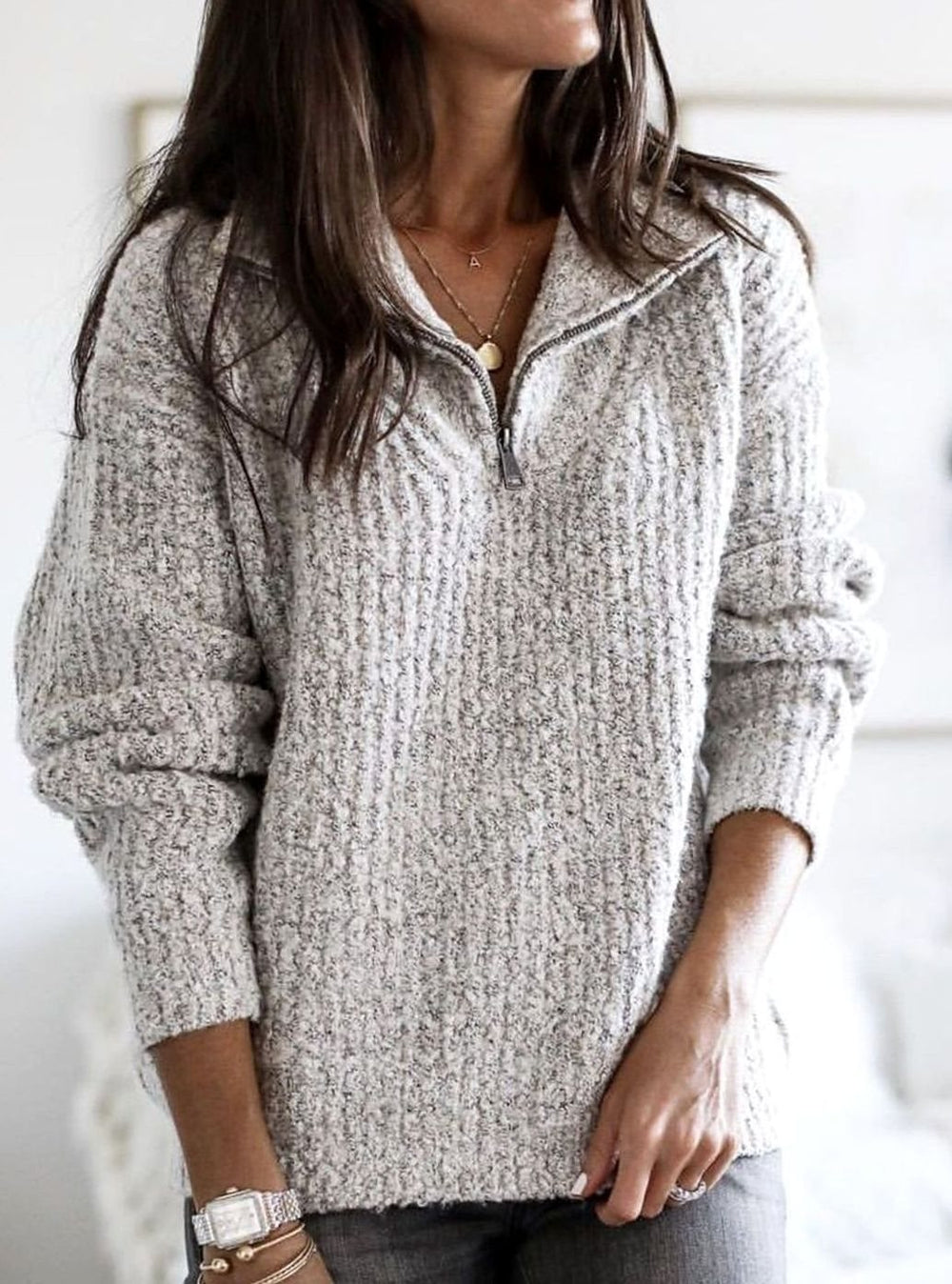 Fenna beige kabelbrei kwart-rits pullover, close-up vooraanzicht