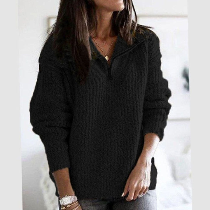 Fenna zwarte kabelbrei kwart-rits pullover, vooraanzicht op model