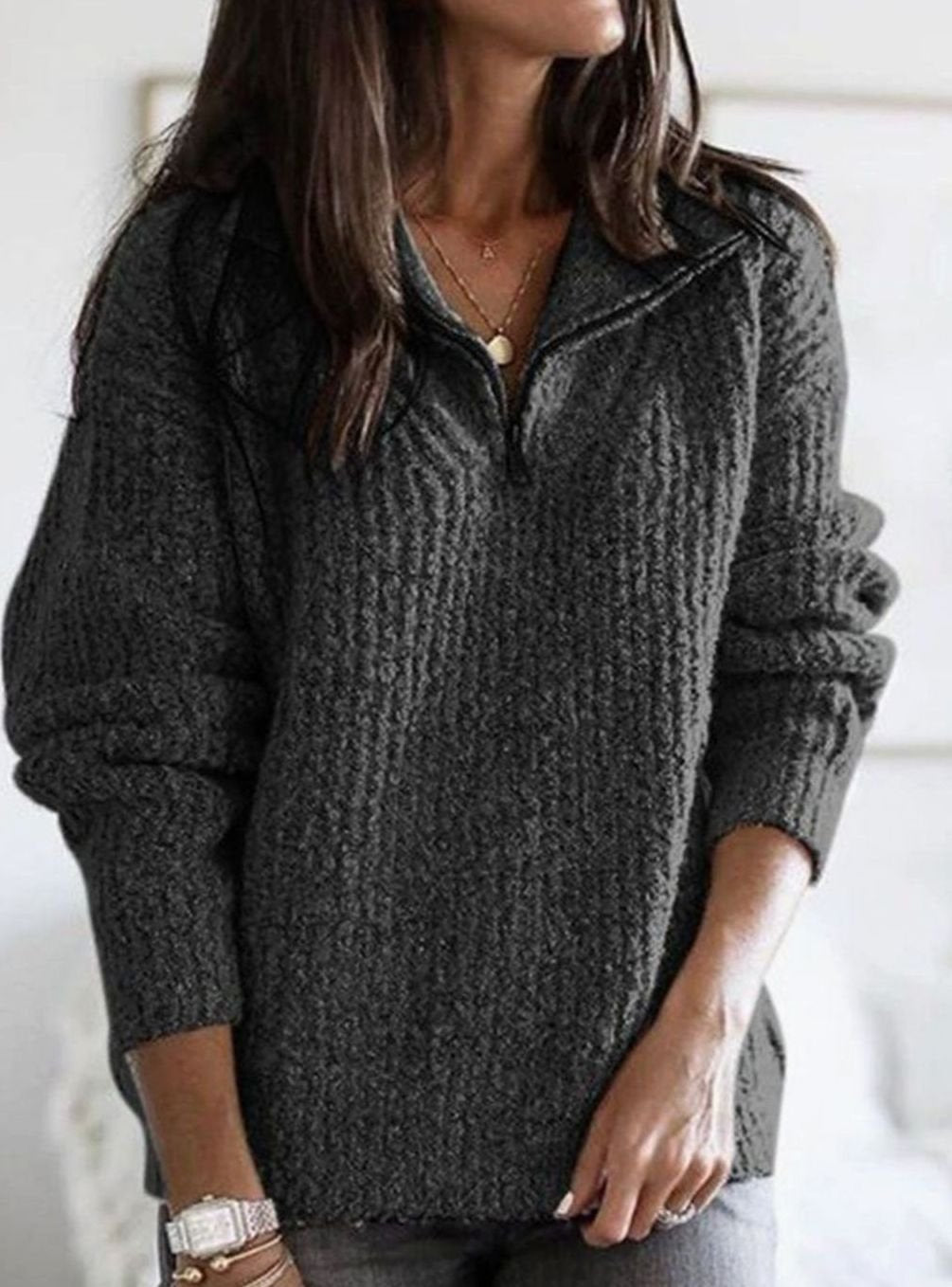 Fenna donkergrijze kabelbrei kwart-rits pullover, close-up vooraanzicht