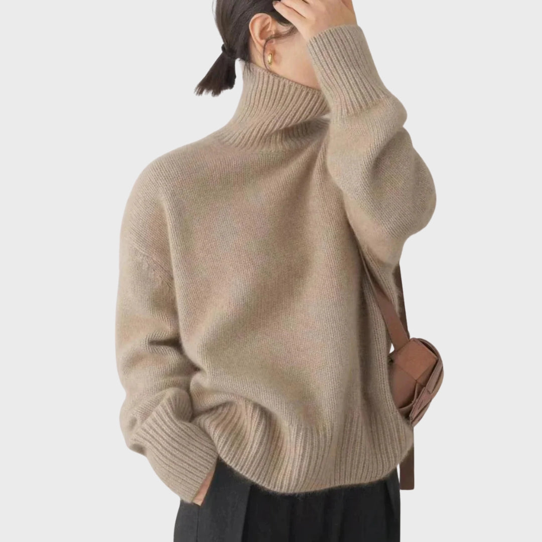 Fenna oversized coltrui in taupe, achteraanzicht
