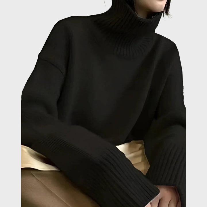 Fenna oversized coltrui in zwart, close-up kraag