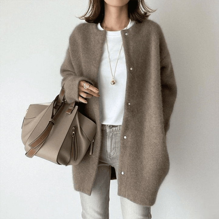 Fleur taupe oversized vest met ronde hals, vooraanzicht
