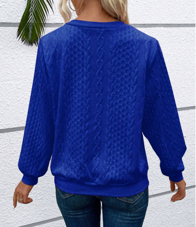 Isabelle kabelbrei trui in blauw, achteraanzicht