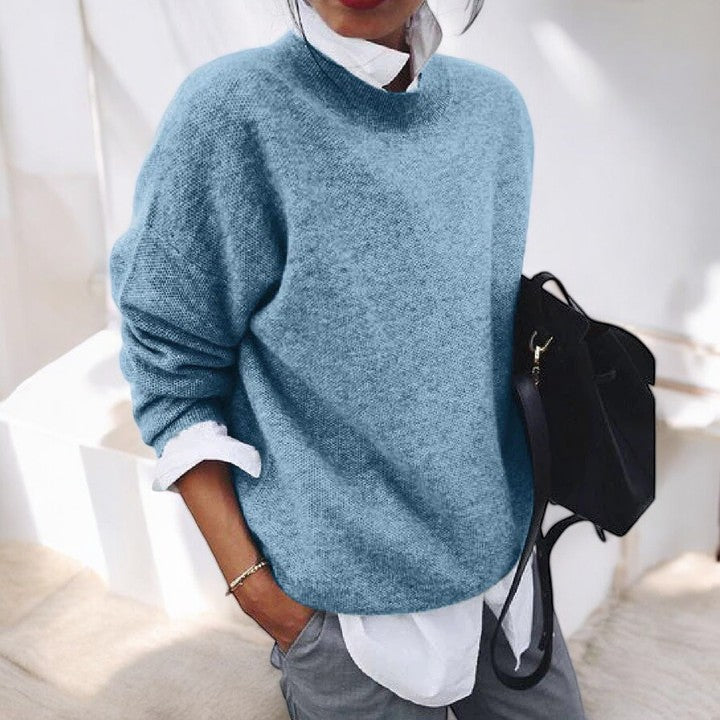Josefien blauwe oversized gebreide trui met ronde hals, vooraanzicht
