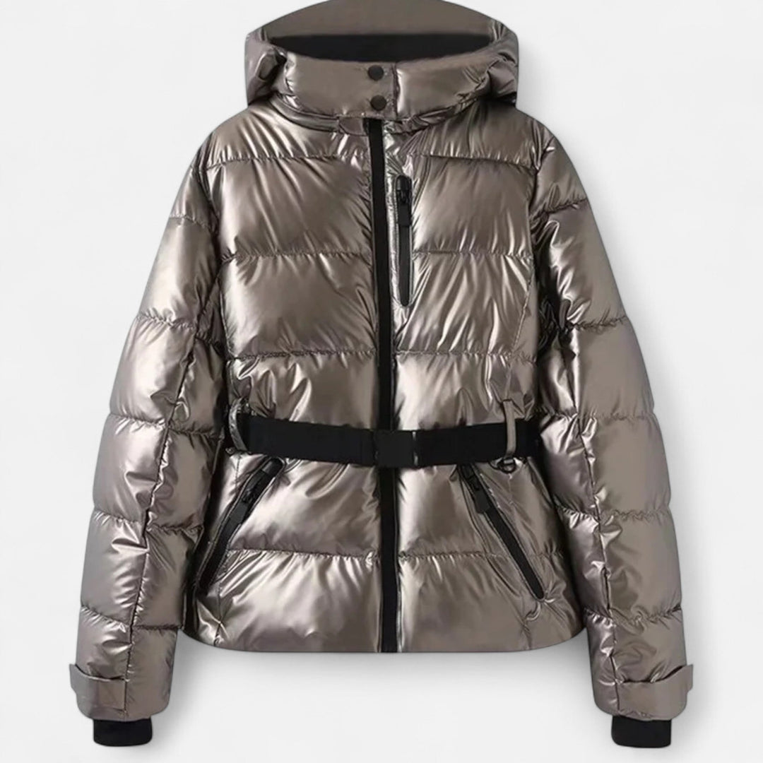 Liselotte metallic zilveren getailleerde ski-jas met capuchon, vooraanzicht