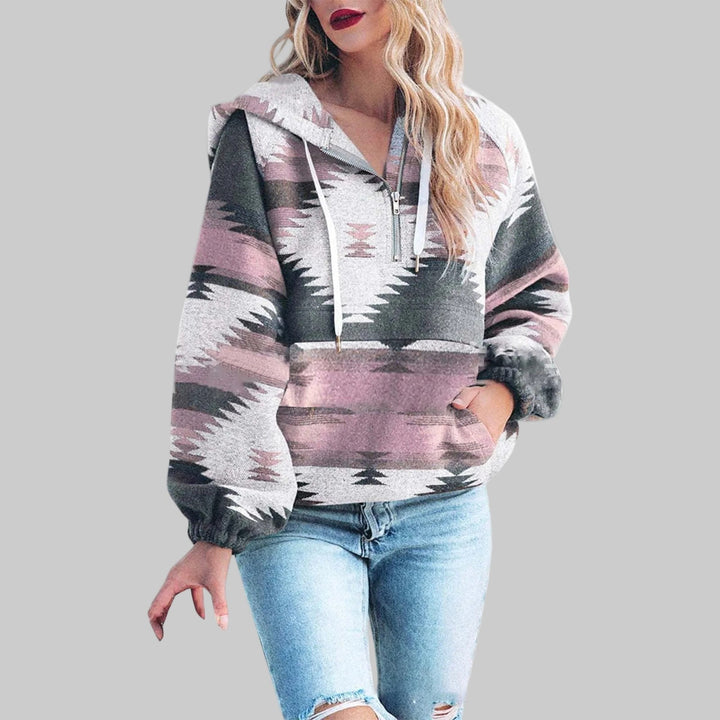 Loes Aztec print hoodie met halve rits, vooraanzicht in roze tinten
