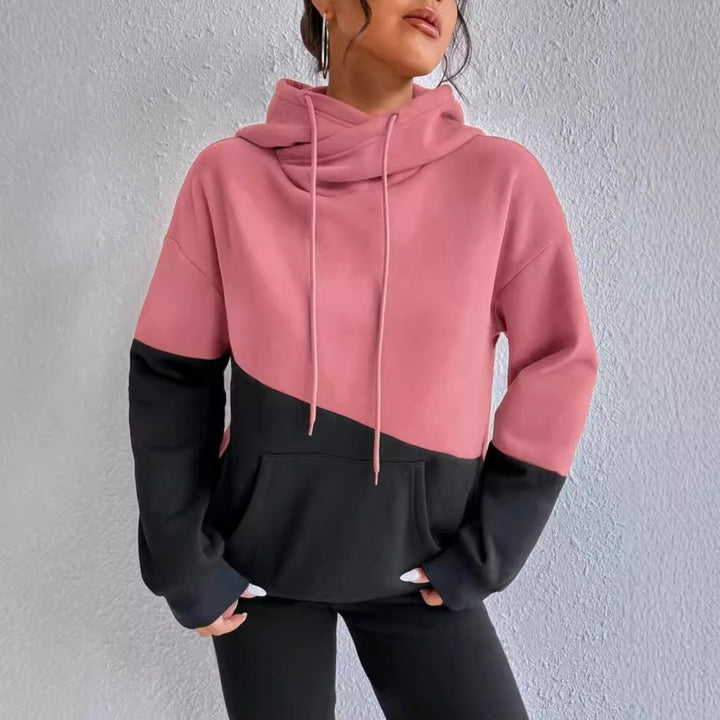 Loes colorblock hoodie in roze en zwart, vooraanzicht