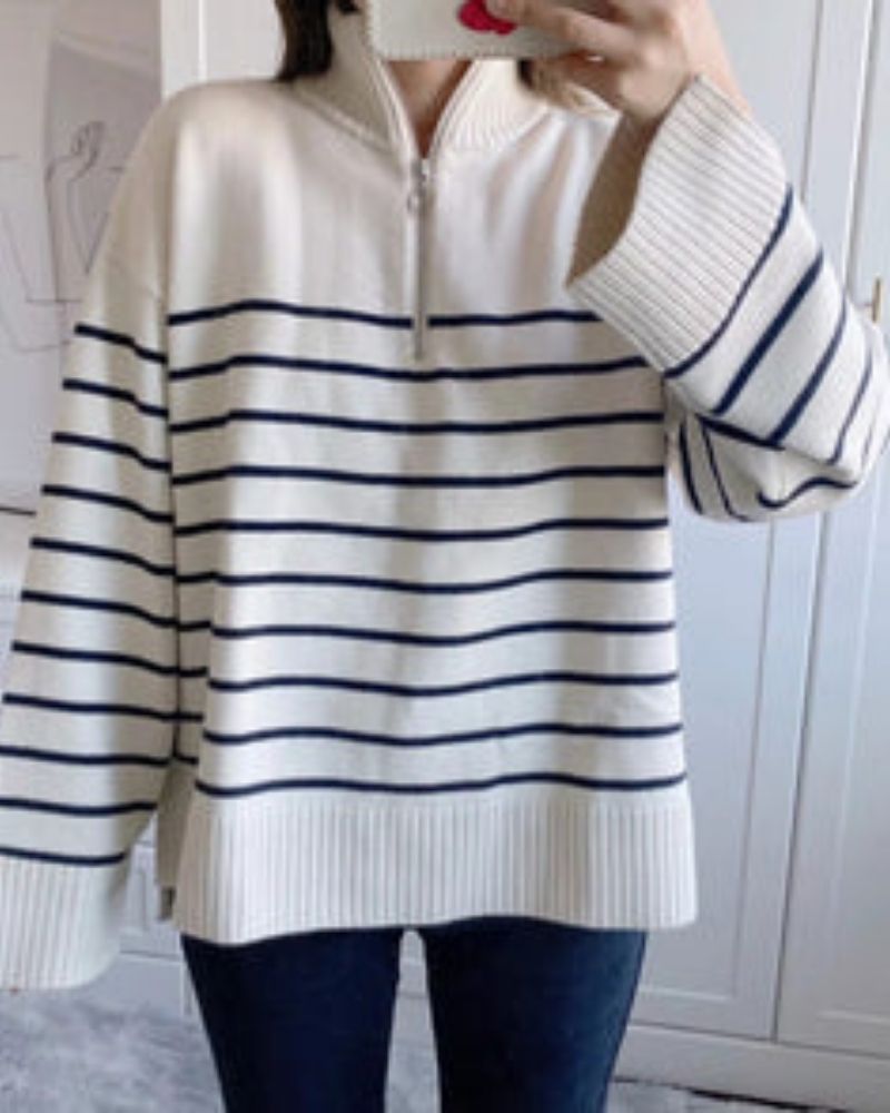 Loes gestreepte quarter zip trui, close-up selfie vooraanzicht