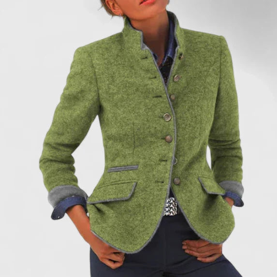 Marijke getailleerde blazer in groen, vooraanzicht close-up