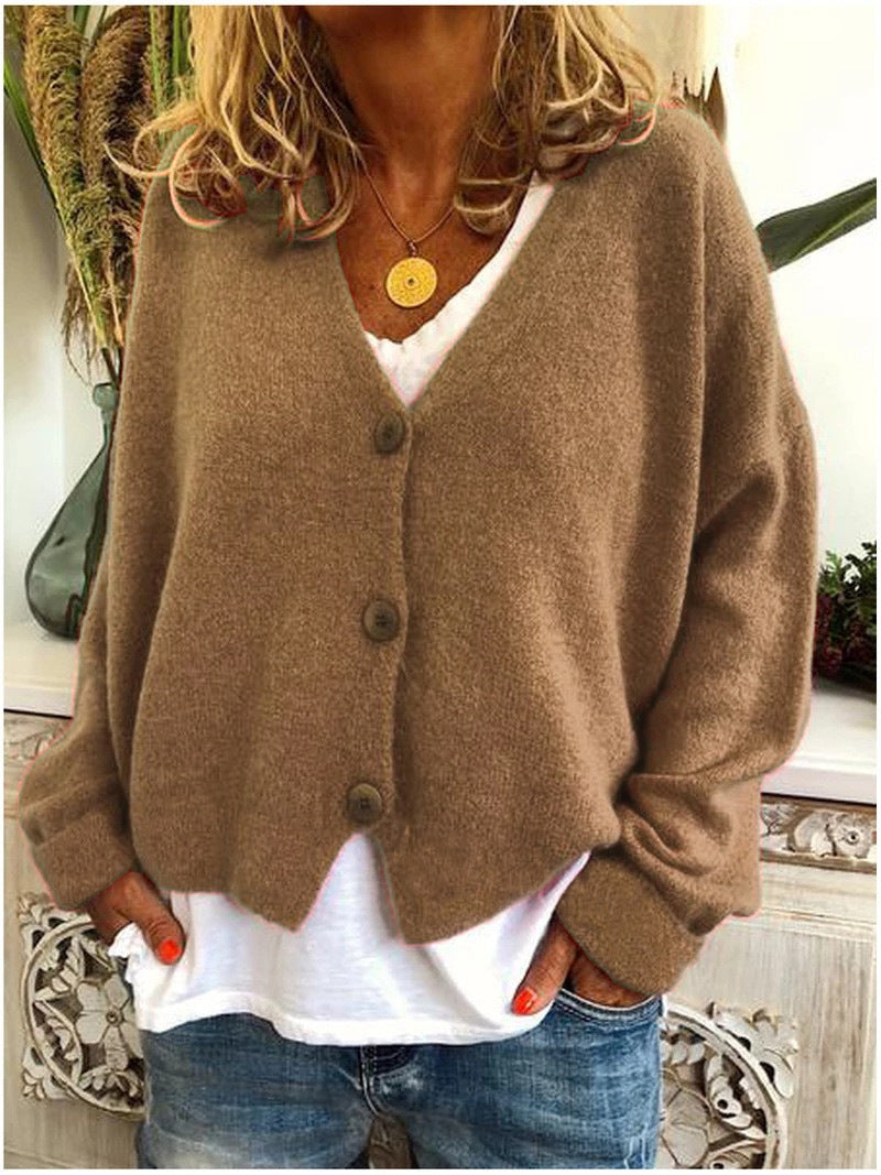 Marit gebreid V-hals knoopvest in camel, vooraanzicht