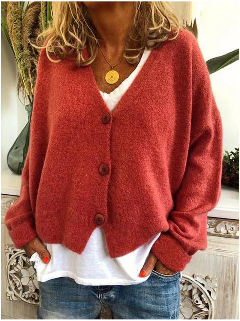 Marit gebreid V-hals knoopvest in terracotta, vooraanzicht