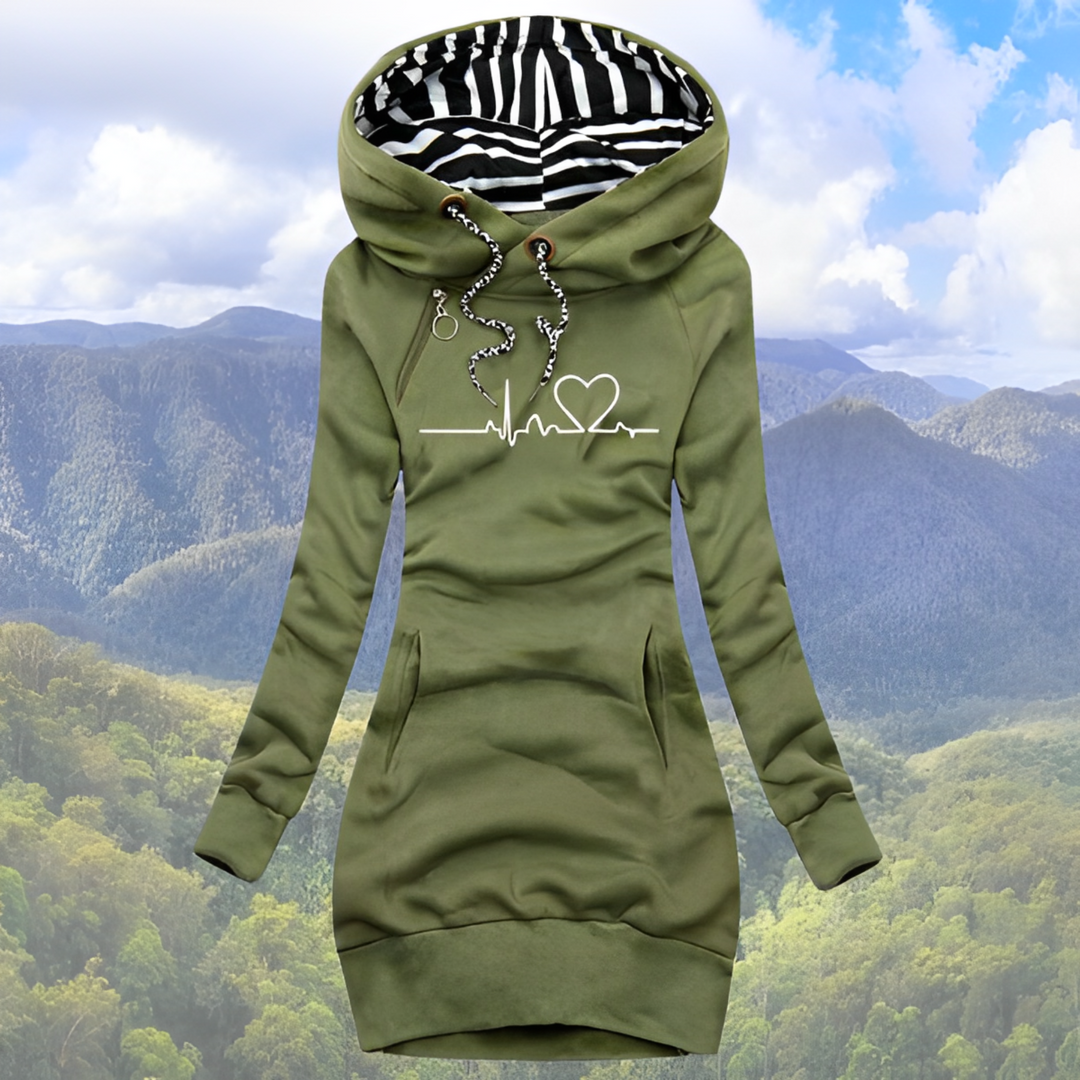 Marit hartslag print hoodie in legergroen, vooraanzicht