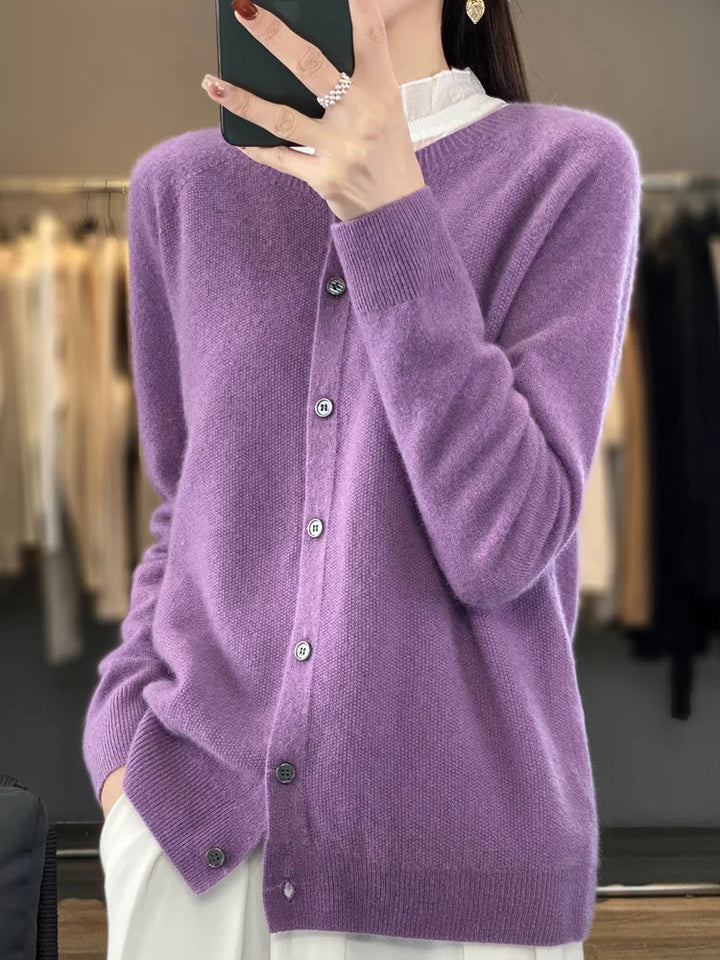 Marit violet gebreid knoopvest, vooraanzicht