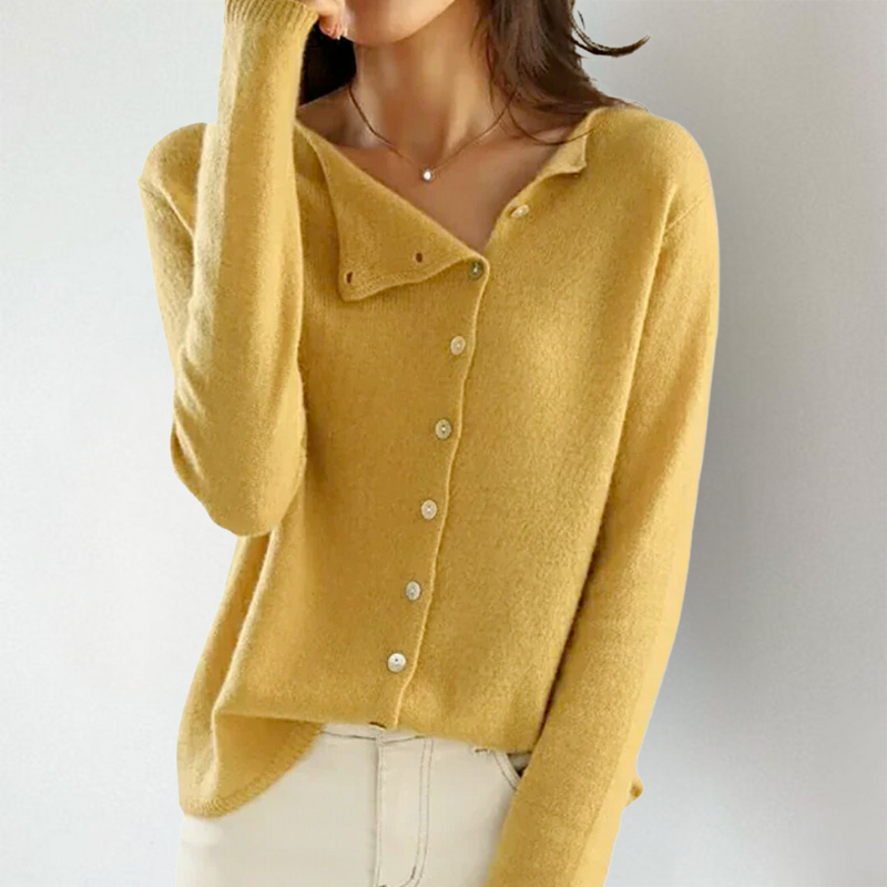 Merel geel vest met knoopsluiting, close-up detail
