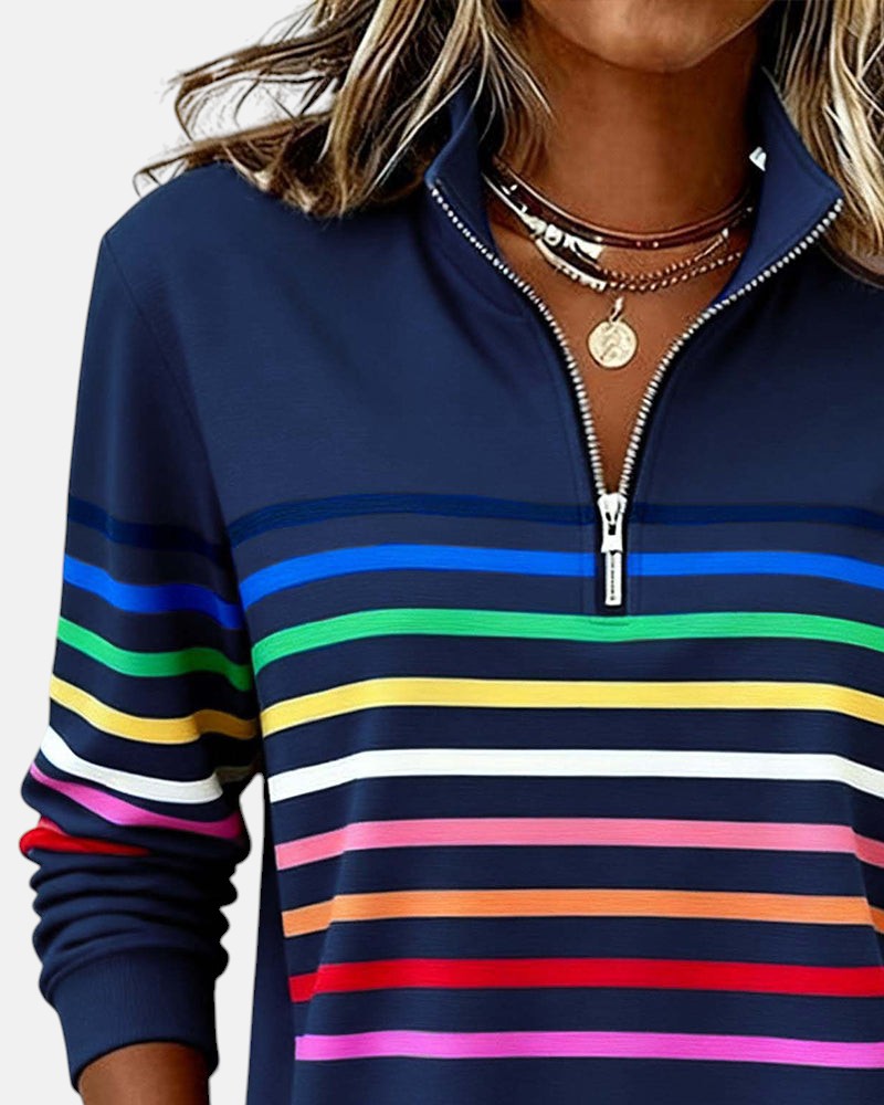 Detailfoto mouw en strepen van Merel sweater in marineblauw