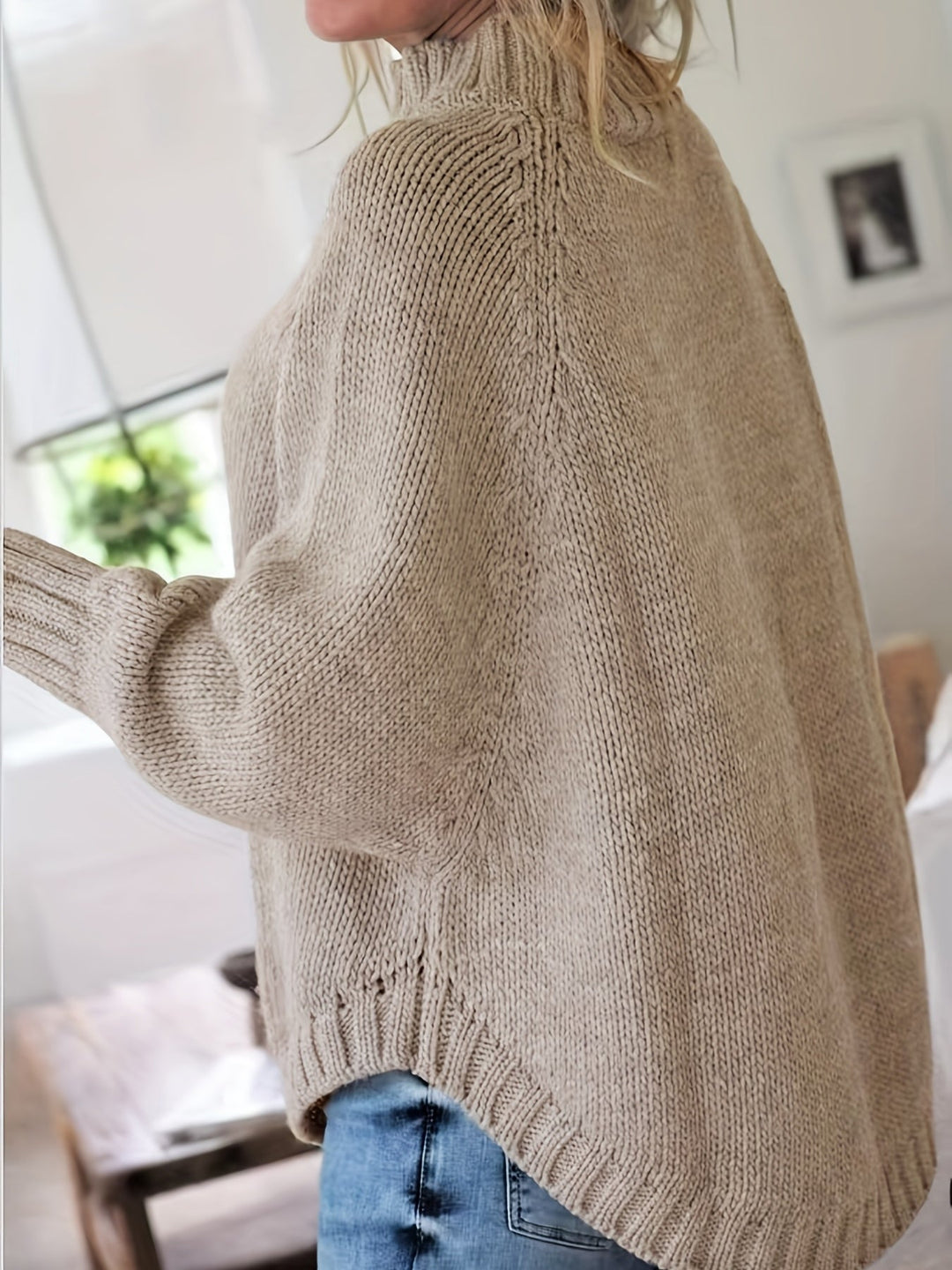 Noor beige trui, zijaanzicht