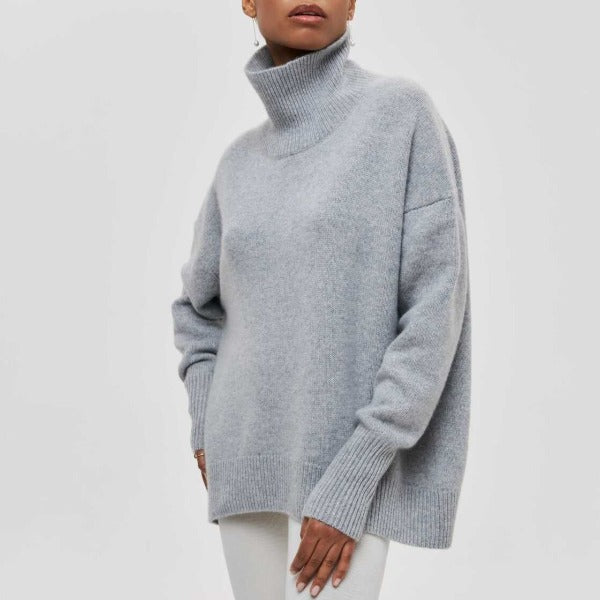 Nynke grijze oversized coltrui, vooraanzicht
