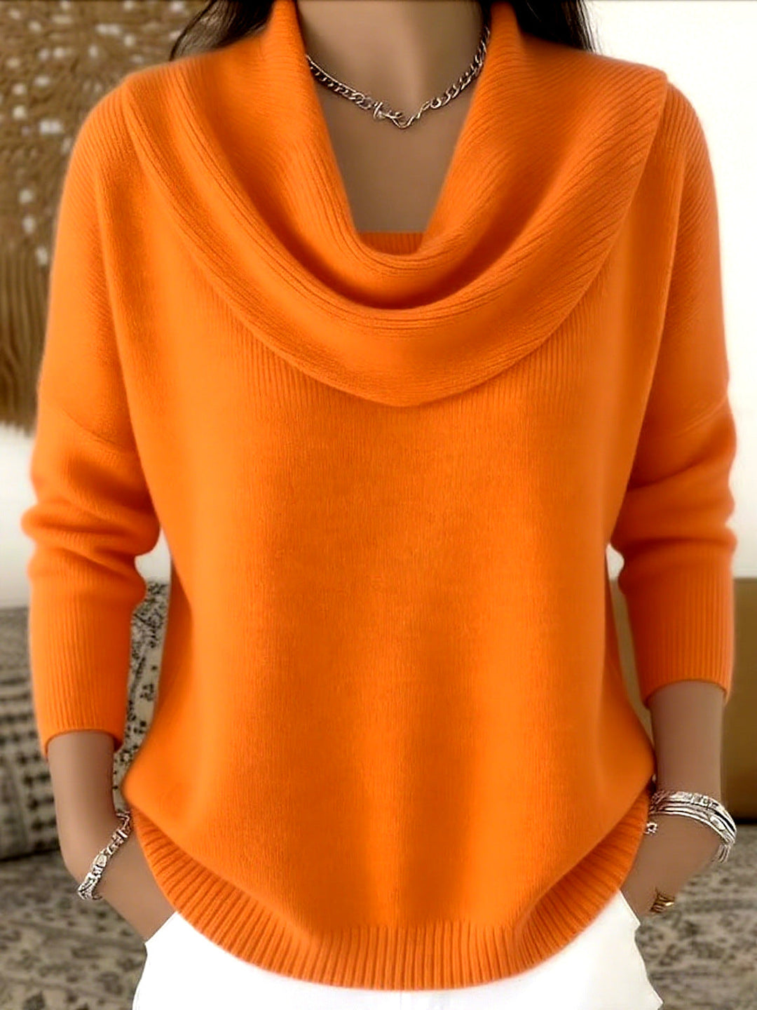 Robin oranje cowlneck trui met gedrapeerde kraag, close-up hals