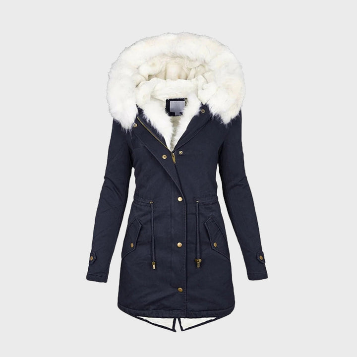 Sanne marineblauwe winterjas met bontkraag en capuchon, vooraanzicht