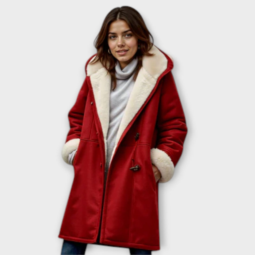 Sanne rode winterjas met capuchon en warme voering, vooraanzicht