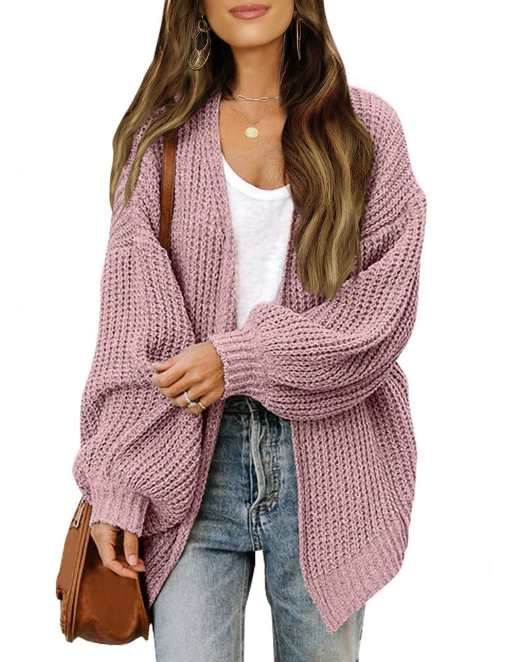 Silke oversized gebreid vest in roze, vooraanzicht met tas over schouder
