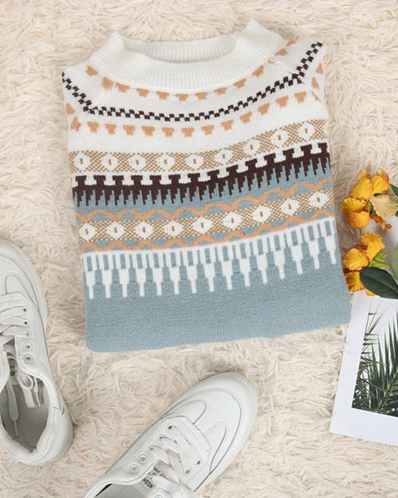 Sofie gebreide trui plat gefotografeerd naast sneakers
