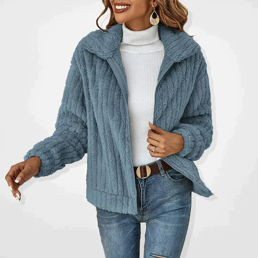 Valentina fluffy cardigan in blauw, vooraanzicht
