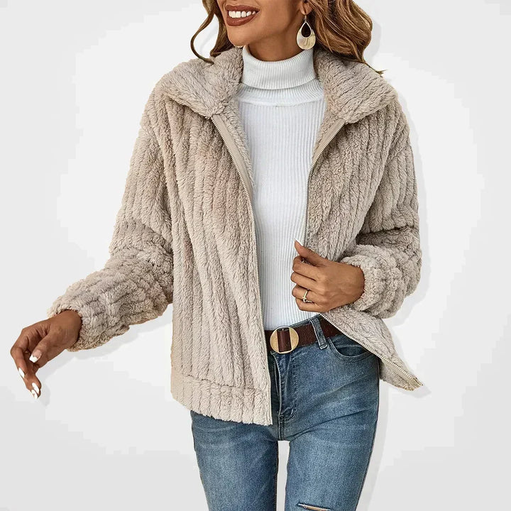Valentina fluffy cardigan in beige, vooraanzicht