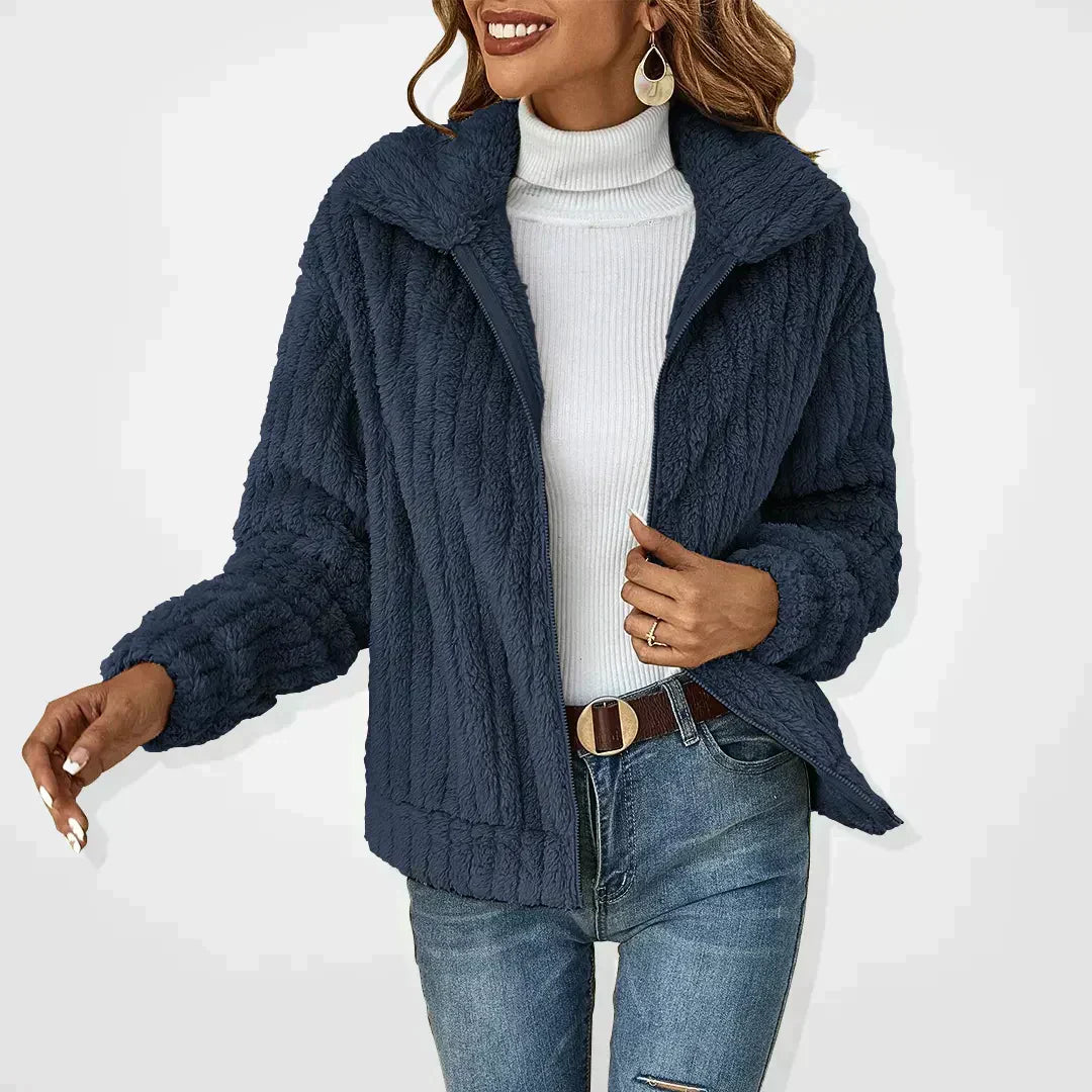 Valentina fluffy cardigan in donkerblauw, vooraanzicht