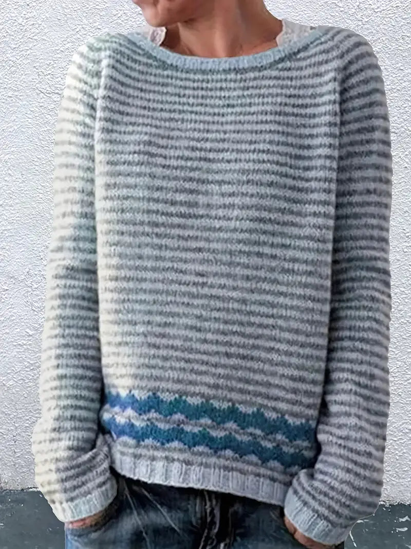 Wieke gestreepte pullover trui met zigzag zoom, groenblauwe kleurstelling, vooraanzicht