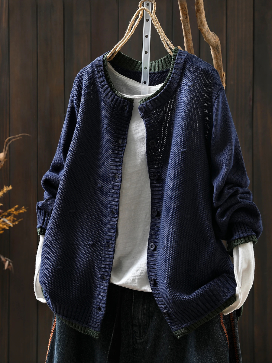 Wieke oversized gebreid vest in marineblauw, vooraanzicht