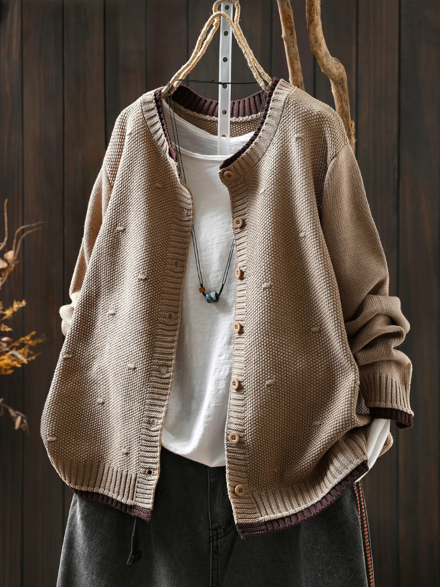 Wieke oversized gebreid vest in beige, vooraanzicht