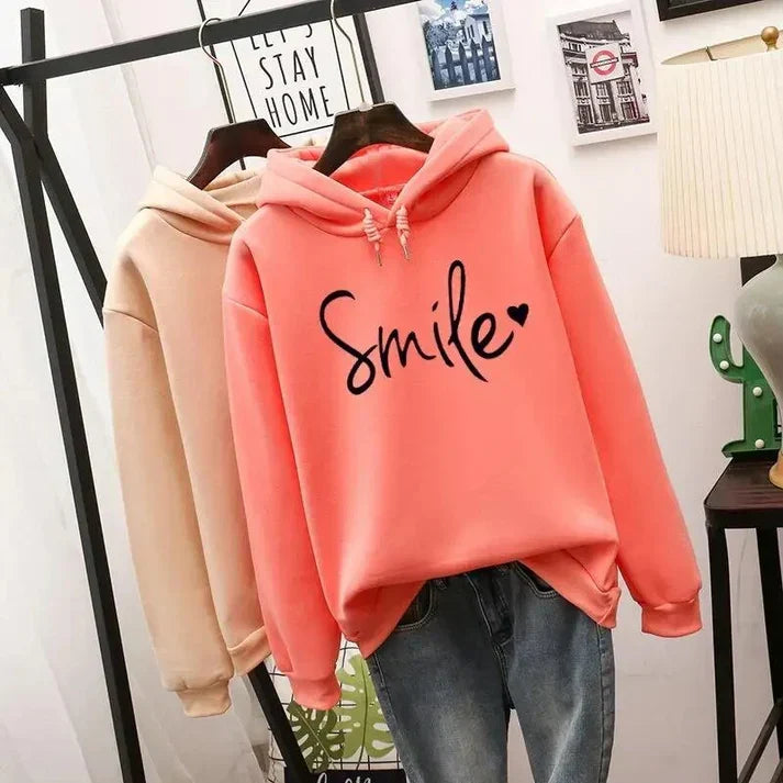 Wieke Smile print hoodie in twee kleuren naast elkaar getoond